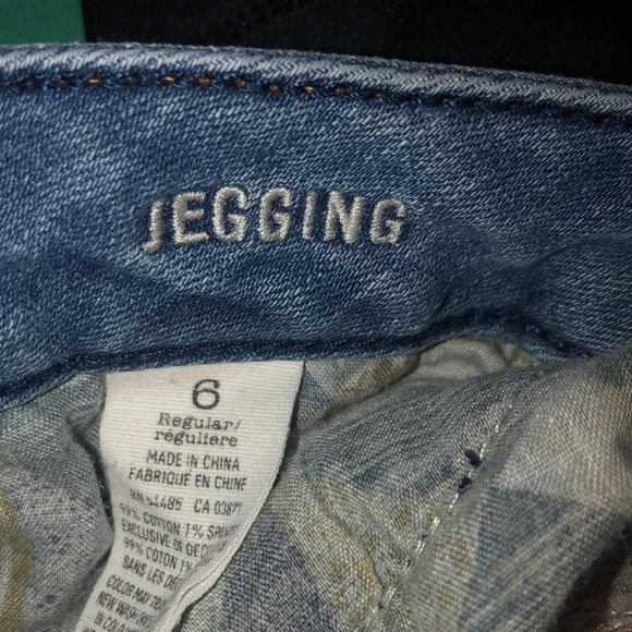 American Eagle Distressed Stretch Jegging - Picture 4 of 4